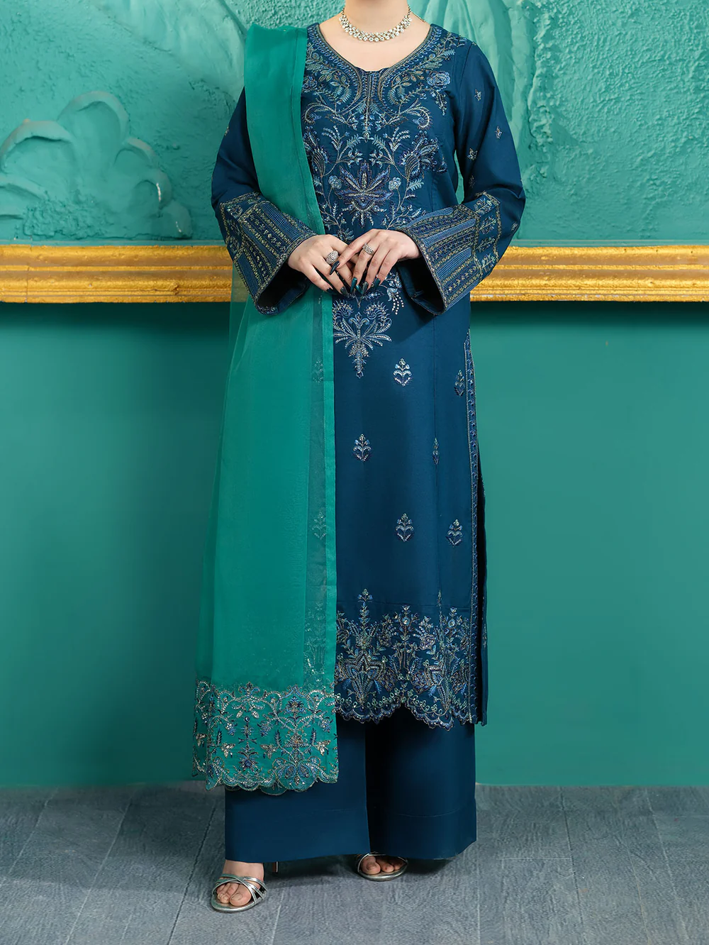 Crown Fiora EID