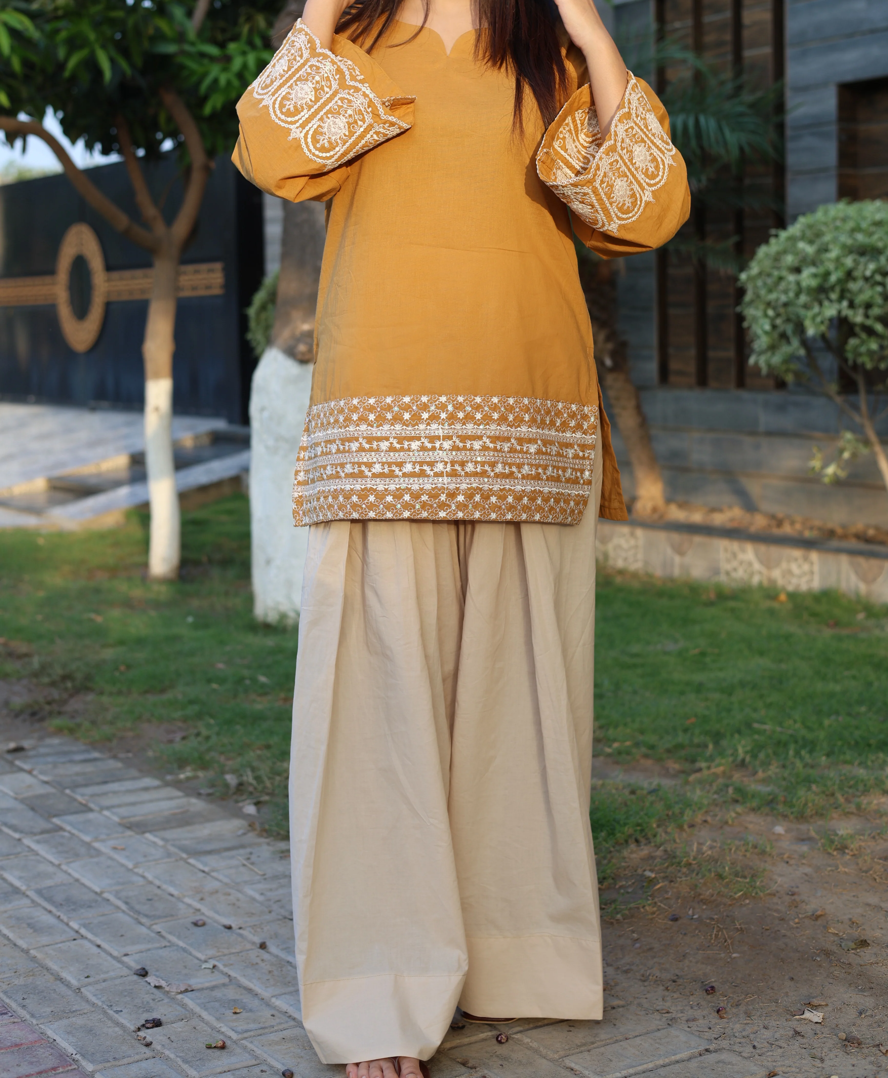 Minar mustard kurti